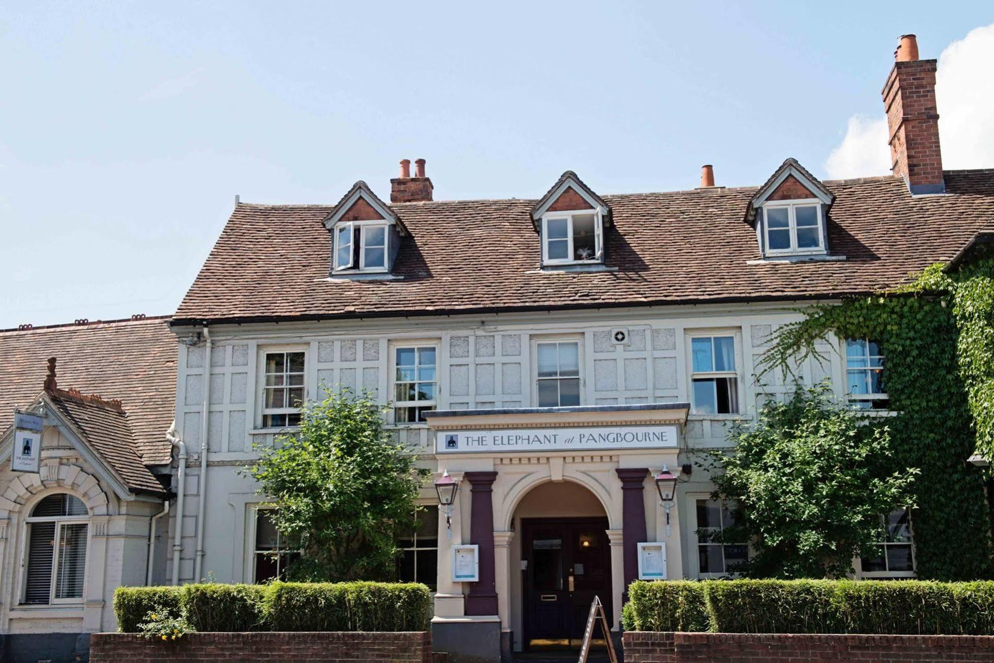 Elephant Hotel Пангборн Екстериор снимка