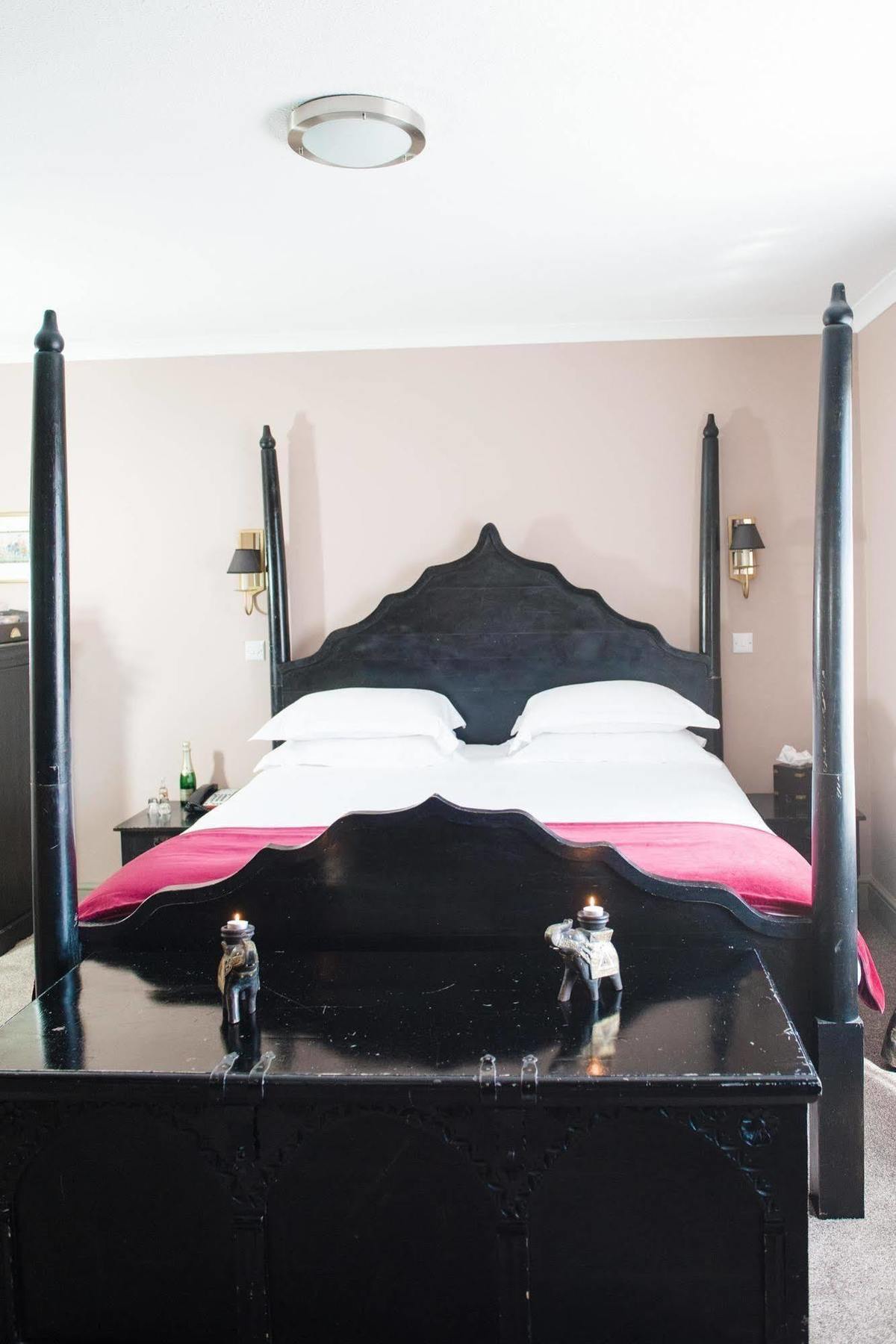 Elephant Hotel Пангборн Екстериор снимка